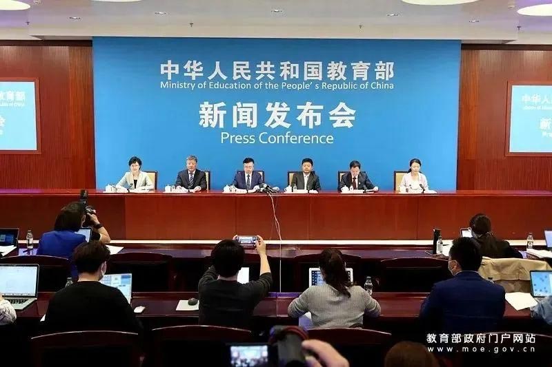 教育部：取代英语，体育成为第三主科！**新课程标准发布！